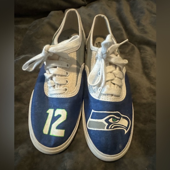 Custom seahawk tennis shoes!!! 💙💚 size 8 - Picture 1 of 4